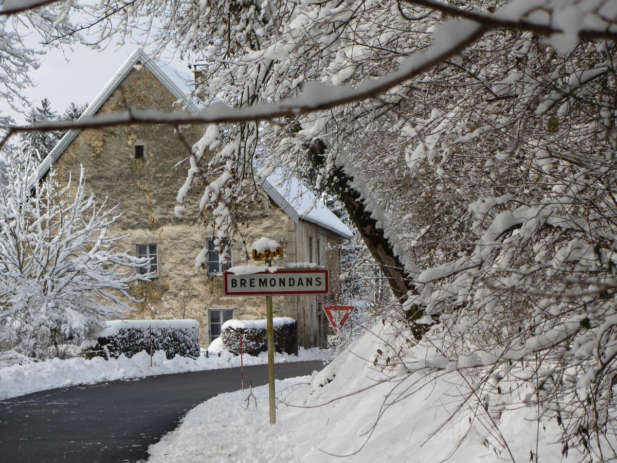 Le Relais Des Deux Tours Bed & Breakfast Brémondans Екстериор снимка
